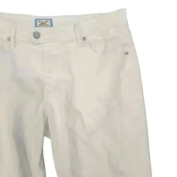 Levi's Women's 515 Capri White Cotton/Spandex Denim Capri Pants - Picture 2 of 13